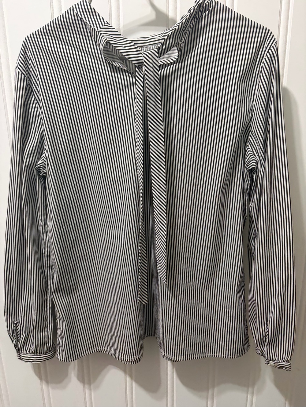 J. McLaughlin Black White Pinstripe Tie Neck Blouse Long Sleeve Large - Picture 6 of 7